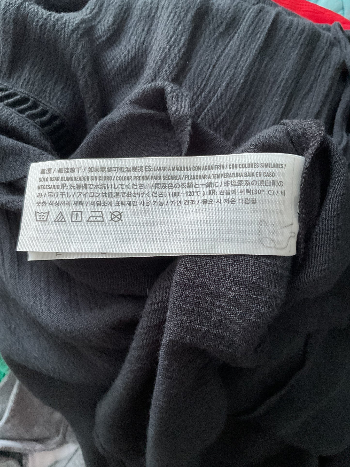 HOLLISTER OFF THE SHOULDER RUFFLE TOP