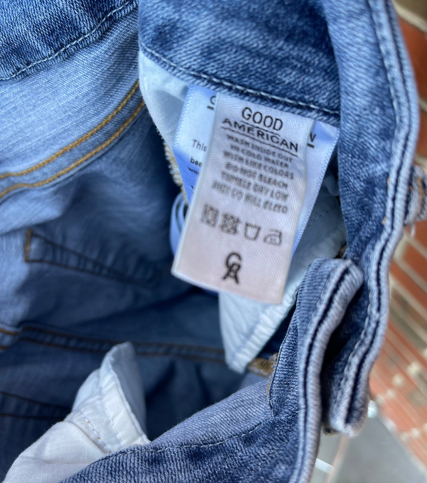 GOOD AMERICAN HIGH RISE JEANS