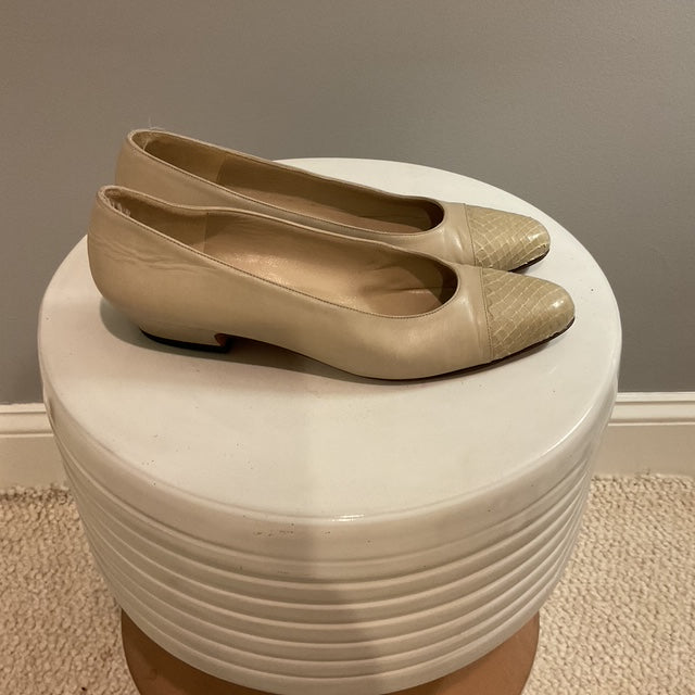 SALVATORE FERRAGAMO KITTEN HEEL