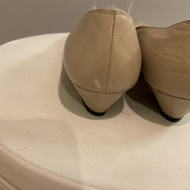 SALVATORE FERRAGAMO KITTEN HEEL