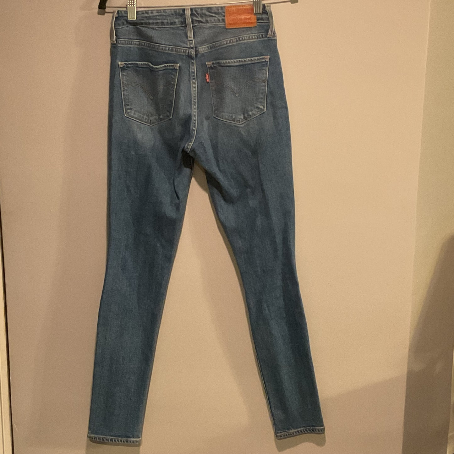 LEVI HIGH RISE DISTRESSED JEAN