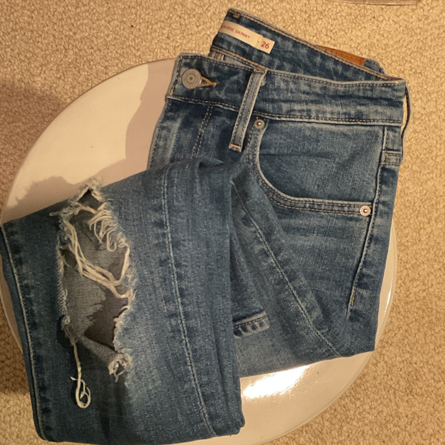 LEVI HIGH RISE DISTRESSED JEAN
